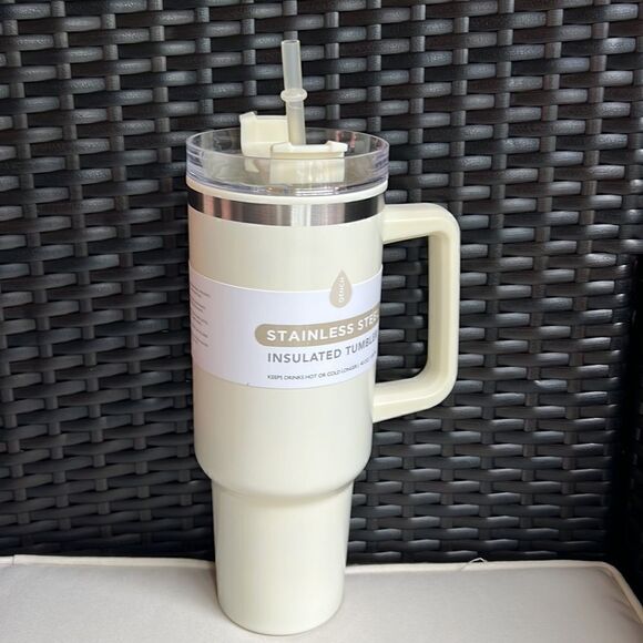 40oz hydraquench tumbler with handle in cream - Picture 2 of 12